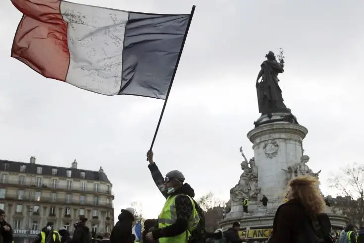 Τα κίτρινα γιλέκα ενώνουν δυνάμεις με συνδικάτα κατά του Μακρόν 