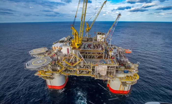 Η Chevron διακόπτει την παραγωγή της στο Μεξικό λόγω κυκλώνα