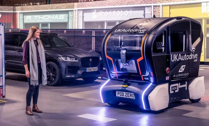 Έρχονται αυτόνομα οχήματα που ειδοποιούν για τις κινήσεις τους (vid)