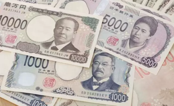 Γιεν: Σε χαμηλό 18μήνου