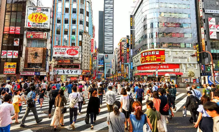 Ιαπωνία: Μειώνονται όλο και περισσότερο οι δαπάνες από τα νοικοκυριά