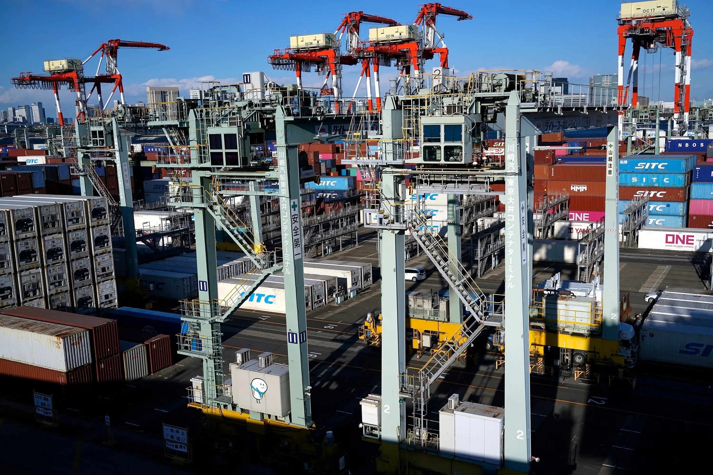 Ιαπωνία: Υποβαθμίζει τις προοπτικές για την παγκόσμια οικονομία λόγω δασμών Τραμπ