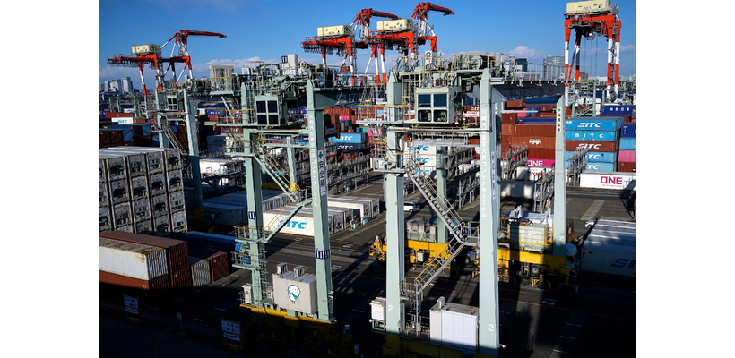 Ιαπωνία: Υποβαθμίζει τις προοπτικές για την παγκόσμια οικονομία λόγω δασμών Τραμπ