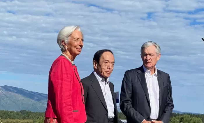 Κεντρικές τράπεζες: Υψηλά επιτόκια μέχρι το τέλος του 2025