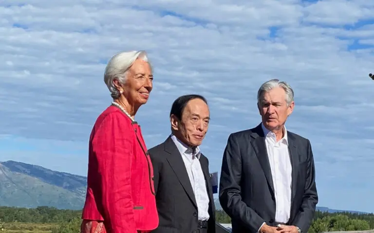 Κεντρικές τράπεζες: Υψηλά επιτόκια μέχρι το τέλος του 2025