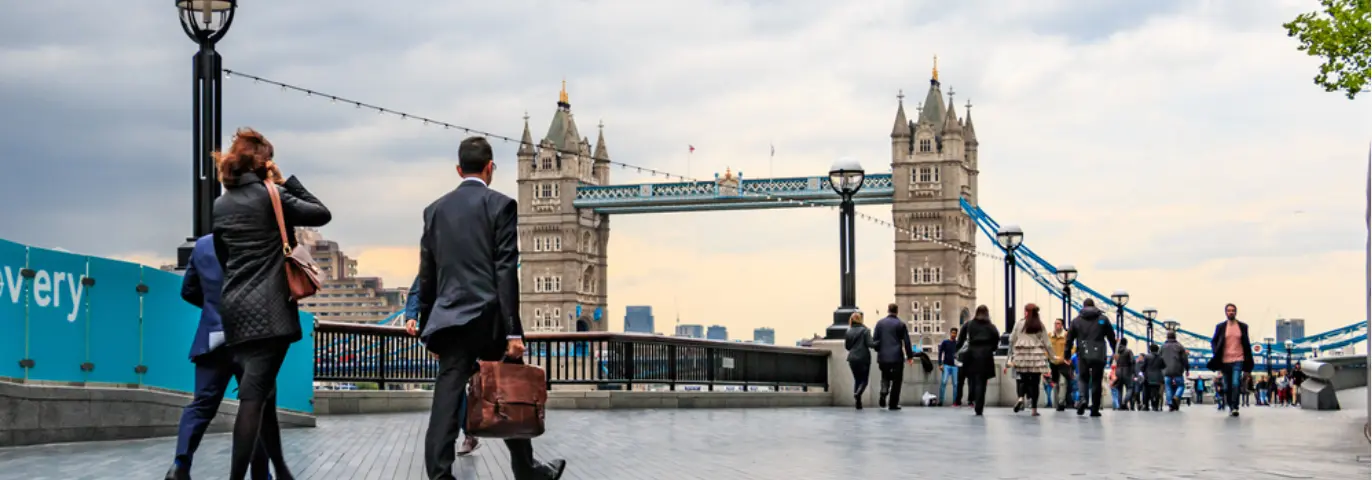 Μειώνονται δραματικά οι θέσεις εργασίας στην Βρετανία