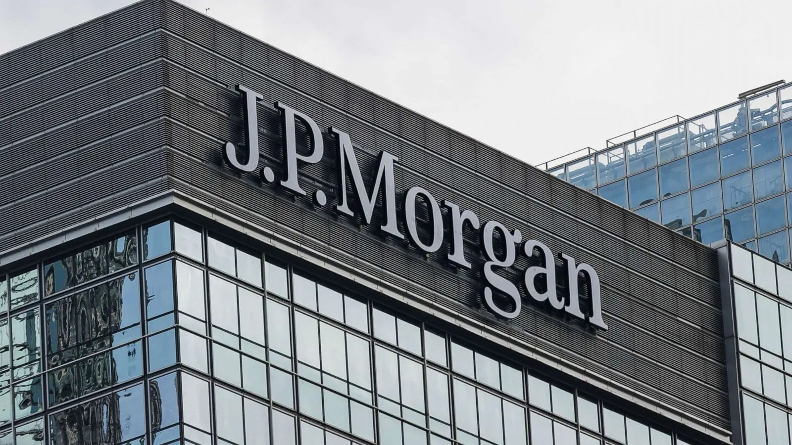 Η JPMorgan δαπανά $200 εκ. για απομάκρυνση CO2 από την ατμόσφαιρα
