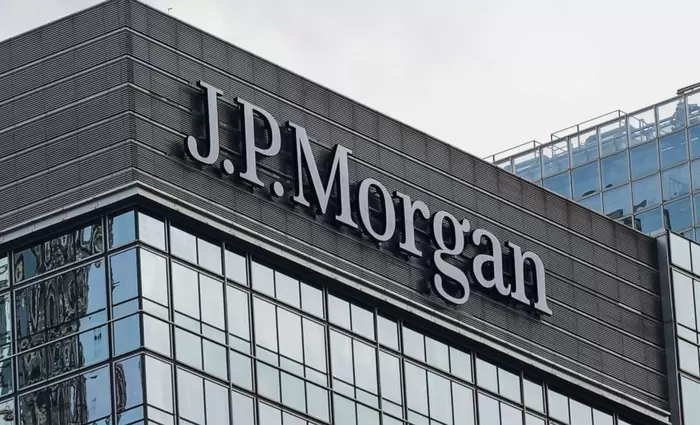 JP Morgan: Tι σηματοδοτεί η έκτακτη φορολογία στα «υπερκέρδη» των τραπεζών στην Ιταλία