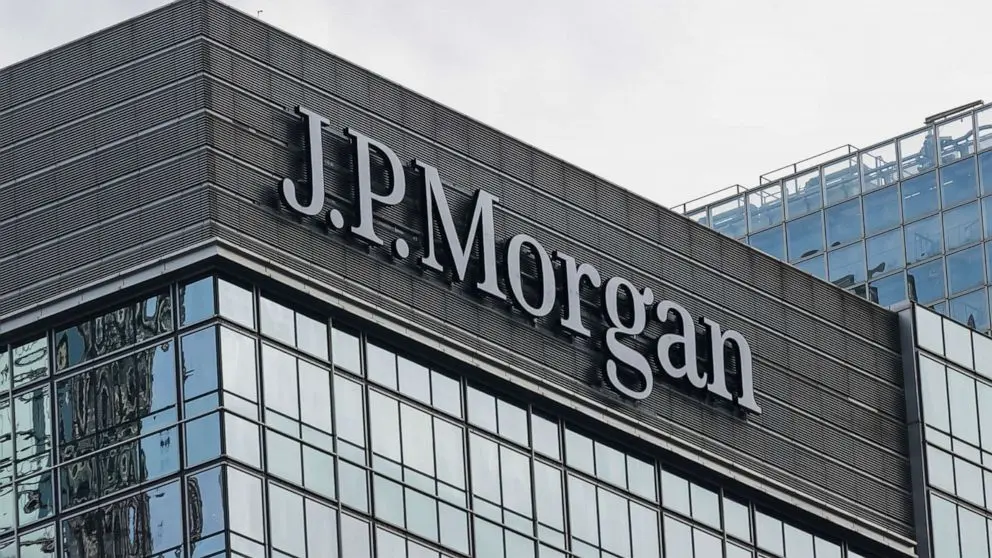 JP Morgan: Tι σηματοδοτεί η έκτακτη φορολογία στα «υπερκέρδη» των τραπεζών στην Ιταλία