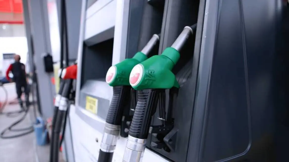 Με μειωμένες τιμές στα καύσιμα κλείνει το 2023