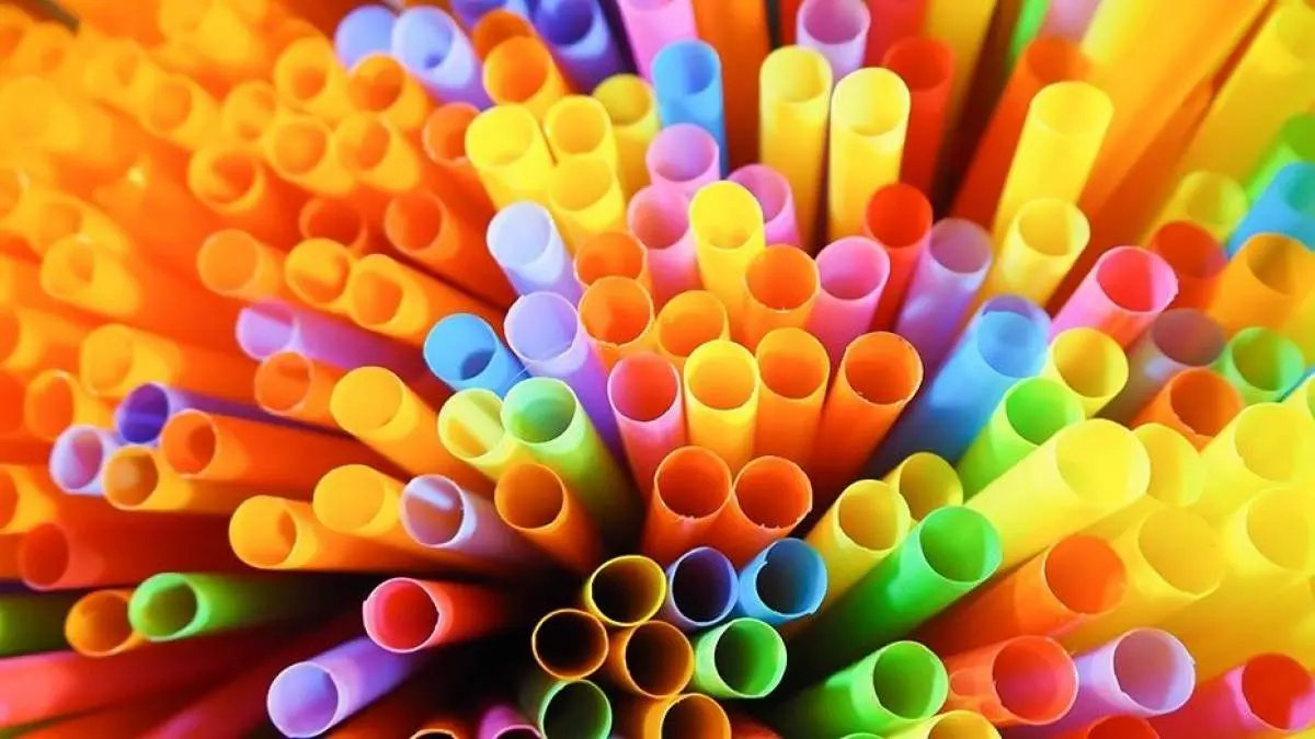 Ελληνικό νησί καταργεί τα...καλαμάκια