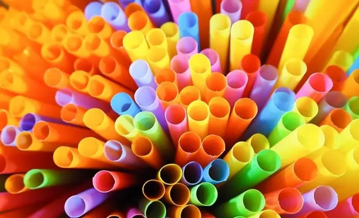 Ελληνικό νησί καταργεί τα...καλαμάκια