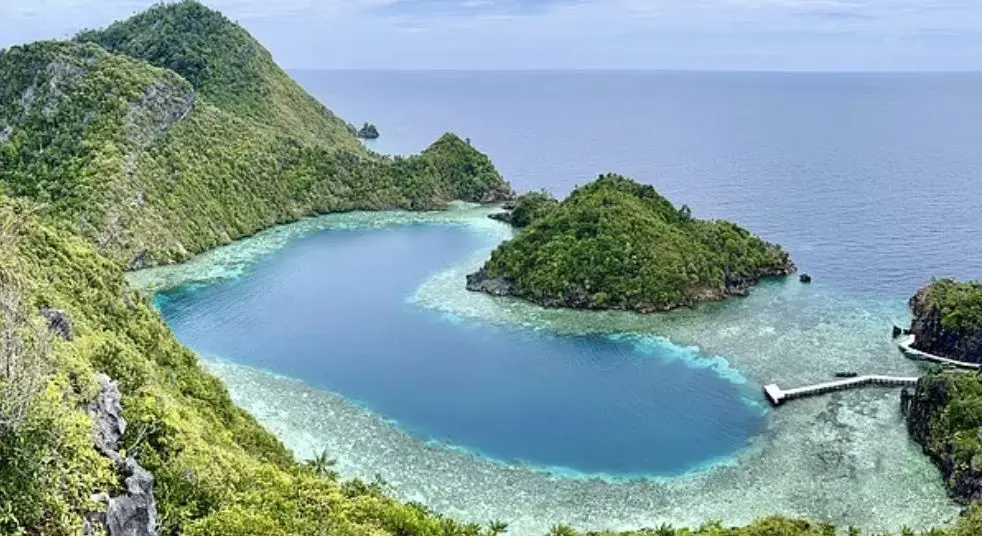 Γιατί οι τουρίστες συρρέουν σε αυτό το ελάχιστα γνωστό νησί