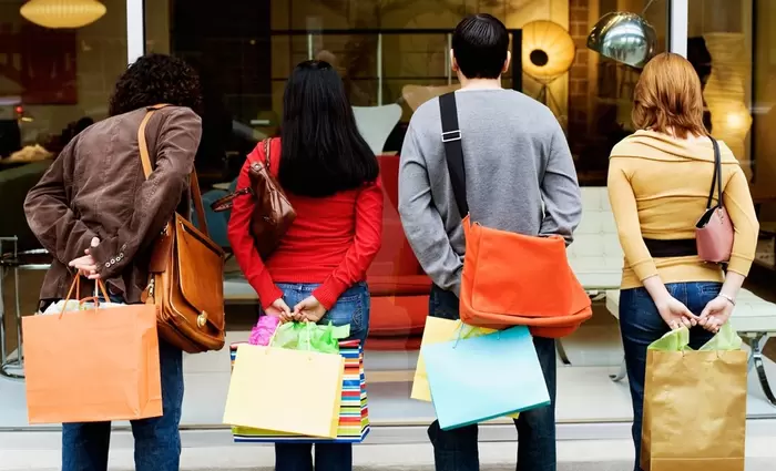 Υπ. Εργασίας: Δεν πρόκειται να αλλάξει το ωράριο των καταστημάτων