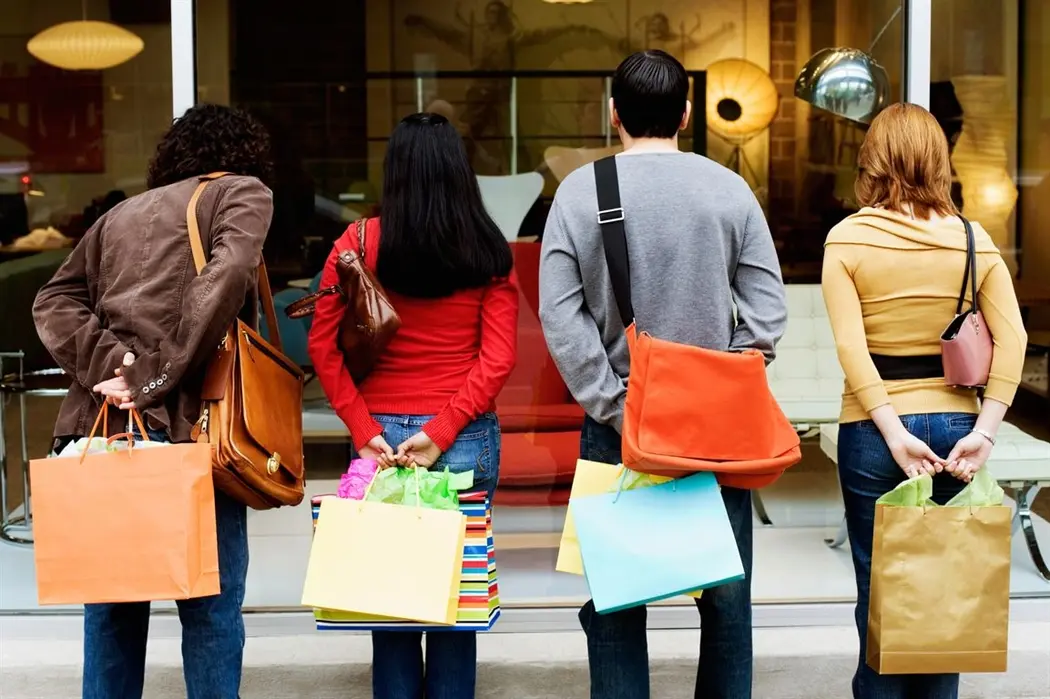 Υπ. Εργασίας: Δεν πρόκειται να αλλάξει το ωράριο των καταστημάτων