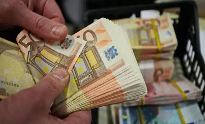 Αρνητικά επιτόκια σε νέες καταθέσεις άνω των €100.000 βάζει η Ελληνική