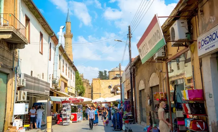 Άνοιξαν και πάλι τα καταστήματα στα κατεχόμενα