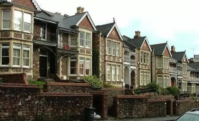 Βύθιση στις τιμές κατοικιών στη Βρετανία