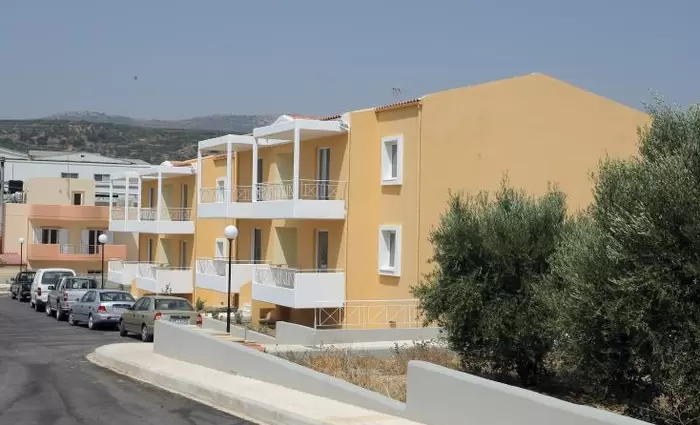 Έπεσαν οι υπογραφές για ανέγερση των πρώτων μονάδων προσιτής στέγης