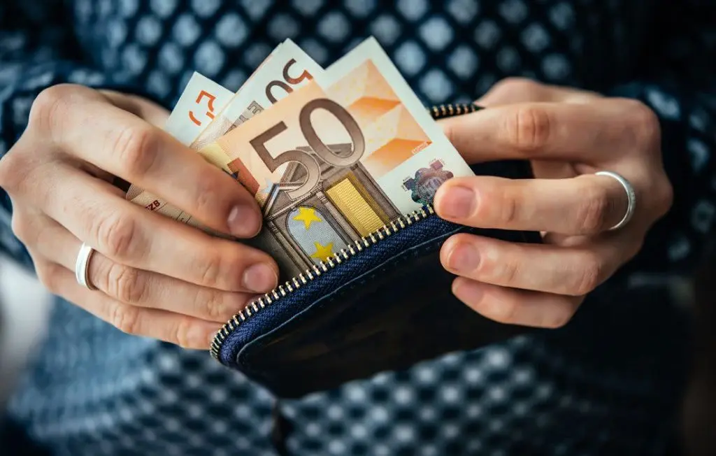 Άρχισε η καταβολή συντάξεων - Πότε πληρώνονται οι δημόσιοι υπάλληλοι