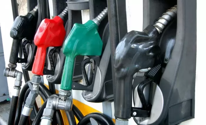Σύνδεσμος Καταναλωτών: Γιατί παραμένει ψηλά τιμή της βενζίνης; (πίνακες)