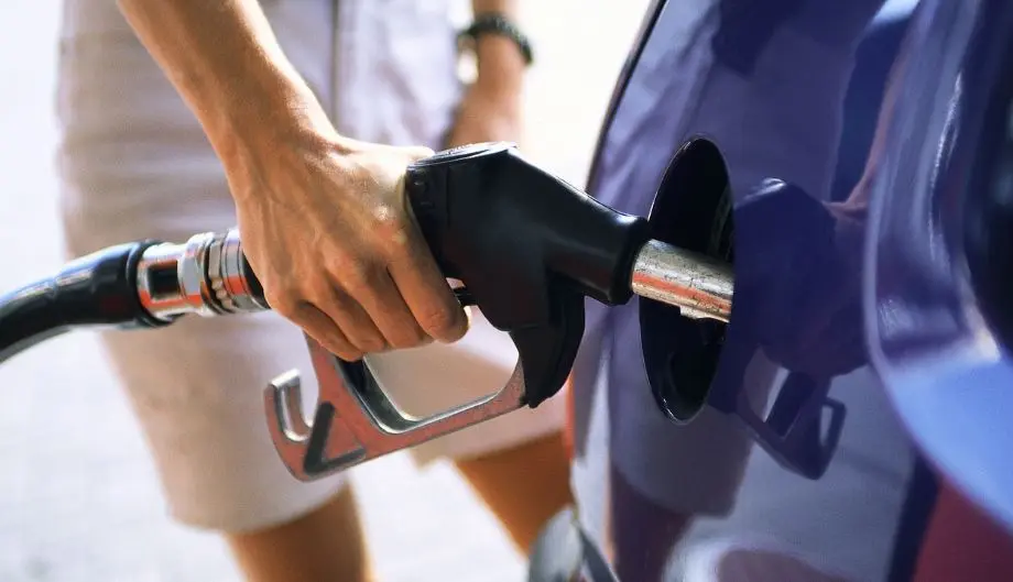 Μειώθηκαν αισθητά οι τιμές των καυσίμων