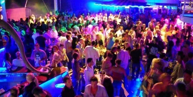 Στο «κόκκινο» η επισκεψιμότητα στα κέντρα αναψυχής τον Αύγουστο