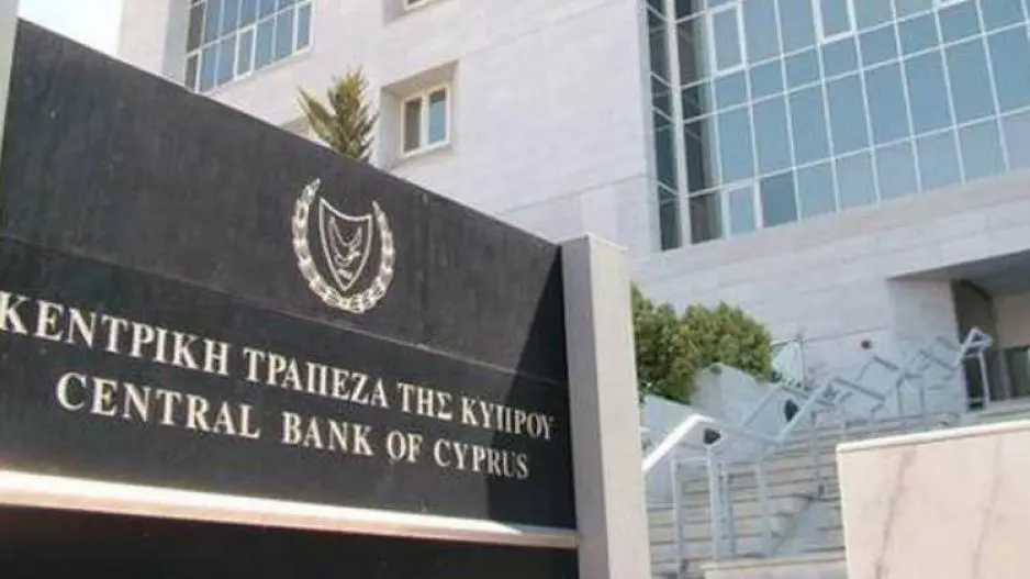 Στα €52 δισ. οι καταθέσεις, €25 δισ. τα δάνεια τον Μάρτιο