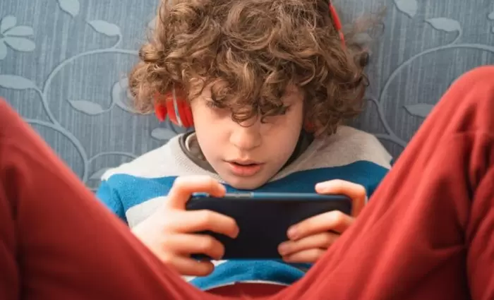 WhatsApp: Η αλλαγή που έκανε για τα παιδιά – Κύμα αντιδράσεων