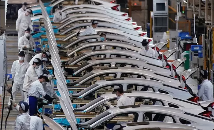 Η Κίνα κατακλύζει τις αγορές με βενζινοκίνητα που μένουν απούλητα στην εγχώρια αγορά