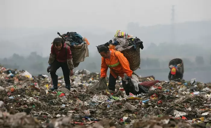 Μειώνονται οι εξαγωγές πλαστικού προς την Κίνα