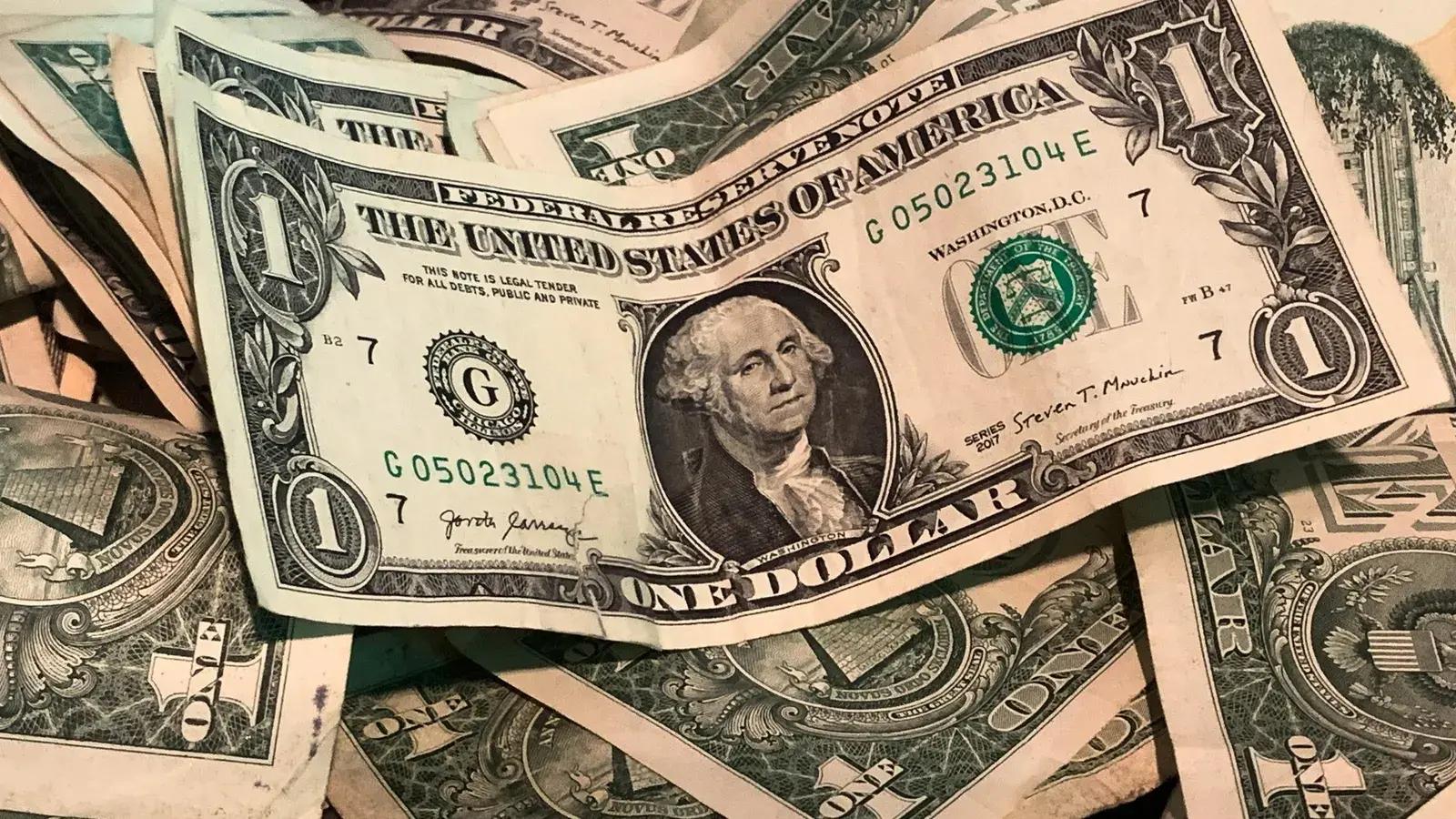 Πολύ «σκληρό» για να πεθάνει το δολάριο – Tο μάθημα του Τσώρτσιλ