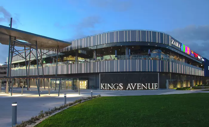 KINGS AVENUE MALL: Χωρίς άδεια πώλησης ποτών/τσιγάρων 7 υποστατικά