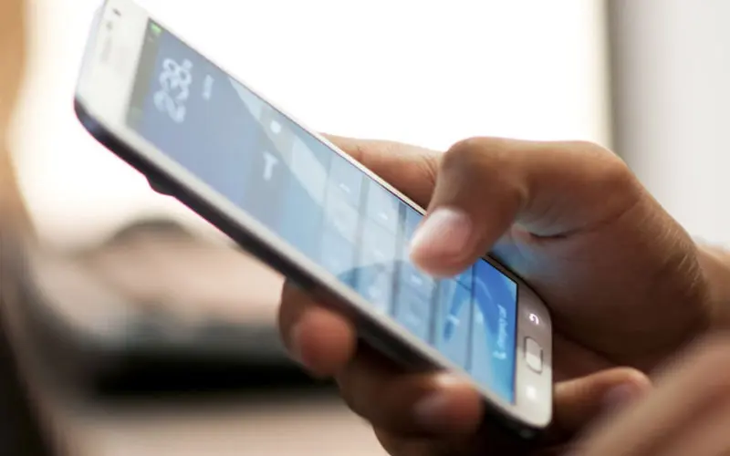 Εκτοξεύτηκε ο εθισμός στο κινητό τηλέφωνο ανάμεσα στους