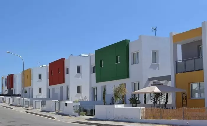 ΥΠΕΣ: Η ανέγερση κατοικιών στη Λεμεσό από ΚΟΑΓ θα προχωρήσει όπως εξαγγέλθηκε