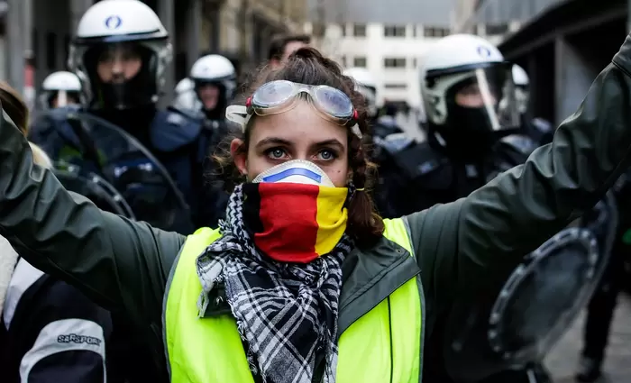 Στο κέντρο του Παρισιού για 17ο Σαββατοκυρίακο τα κίτρινα γιλέκα 