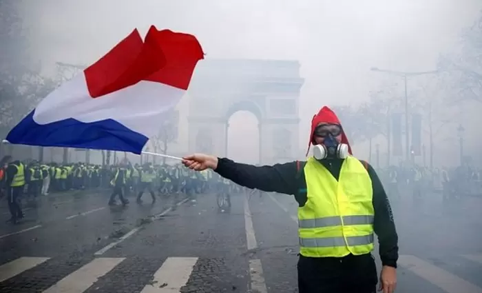Kρίσιμη εβδομάδα για τα κίτρινα γιλέκα και τον Μακρόν 