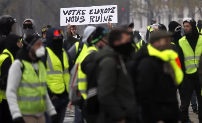 Οικονομικά μέτρα γαλλικής κυβέρνησης για αντιμετώπιση των κίτρινων γιλέκων 