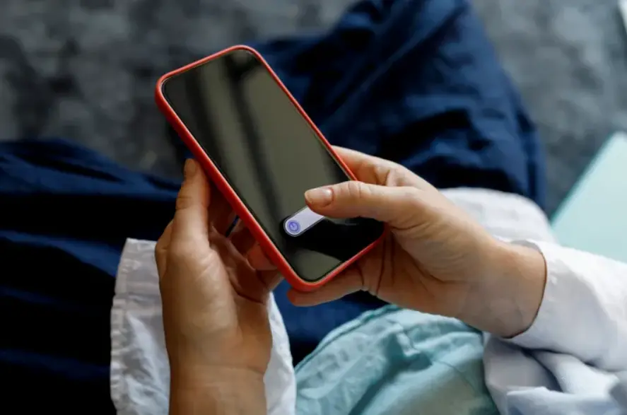 Πόσο συχνά πρέπει να απενεργοποιούμε το κινητό μας;