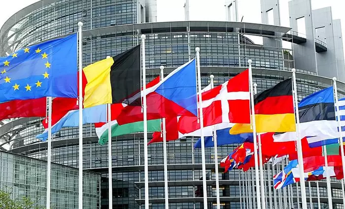 Κομισιόν: Εγκρίθηκε το οικονομικό πλαίσιο ενίσχυσης των κρατών-μελών