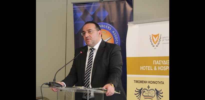 Αισιοδοξία για τουρισμό, παρά το δασμολογικό σοκ – Καθησυχαστικός ο Κ. Κουμής