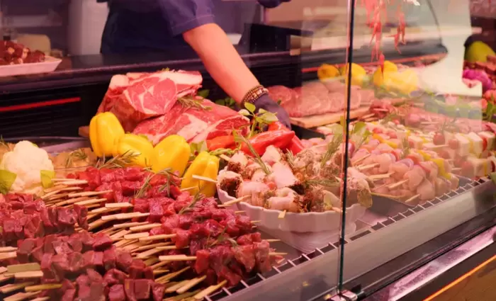 Πού κυμαίνονται οι τιμές του κρέατος λίγο πριν τα Χριστούγεννα (πίνακας)