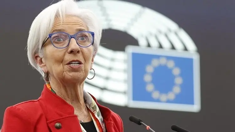 «Παράθυρο» Λαγκάρντ για μείωση επιτοκίων από το καλοκαίρι - Τι είπε στο Νταβός