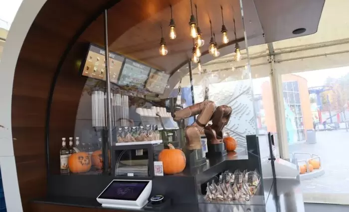 Βαυαρία: Η έλλειψη προσωπικού αντιμετωπίζεται με ρομπότ barista