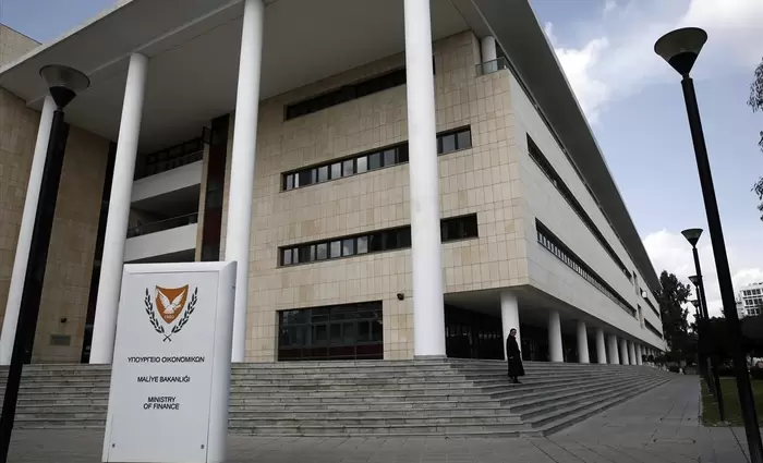 Ποιος θα αναλάβει το Ταμείο για την χρηματοδότηση μικρομεσαίων;