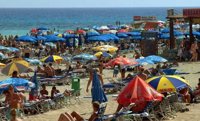 Βλέπουν θετικά τον τουρισμό για το 2022