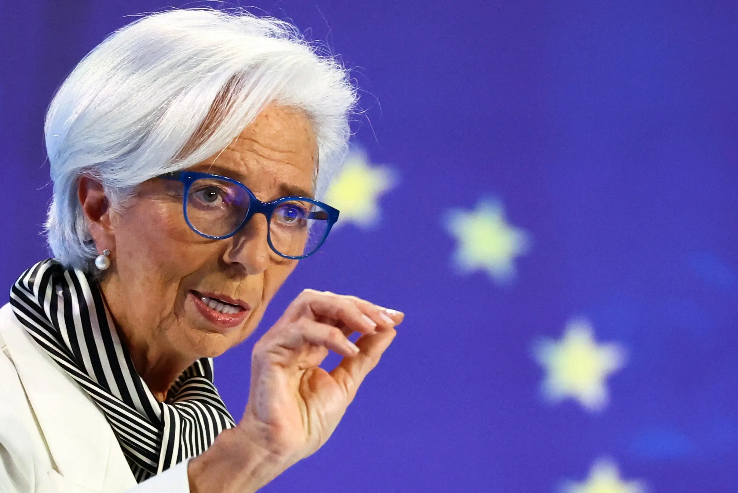 Ταχύτερη μείωση επιτοκίων από την ΕΚΤ περιμένουν οι αναλυτές