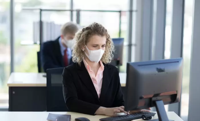 Κορωνοϊός στον χώρο εργασίας: Νομικά κενά και αναπάντητα ερωτήματα