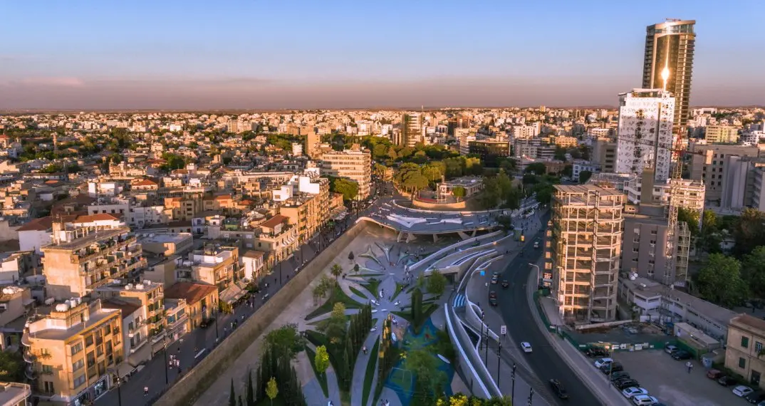 Ξεπέρασαν τα €2 δισ. οι μεταβιβάσεις το 2024 - Ποια επαρχία παίρνει κεφάλι