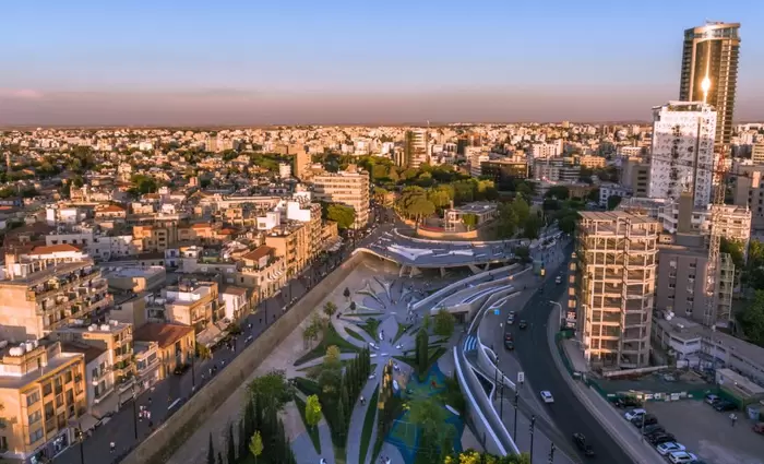 Ξεπέρασαν τα €2 δισ. οι μεταβιβάσεις το 2024 - Ποια επαρχία παίρνει κεφάλι